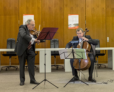 Marat Dickermann (Violine) und Stephan Breith (Violoncello)